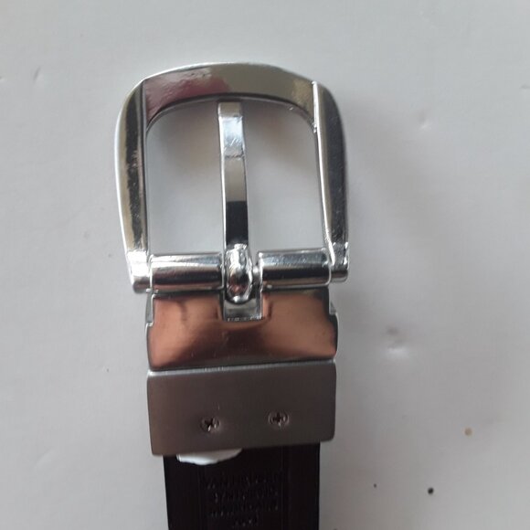 Van Heusen boys black belt w/silver buckle 30-32 - Picture 2 of 5